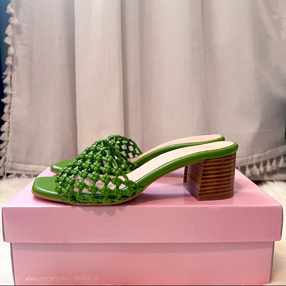 Intentionally Blank Selda Avocado Green Sandals Size 38